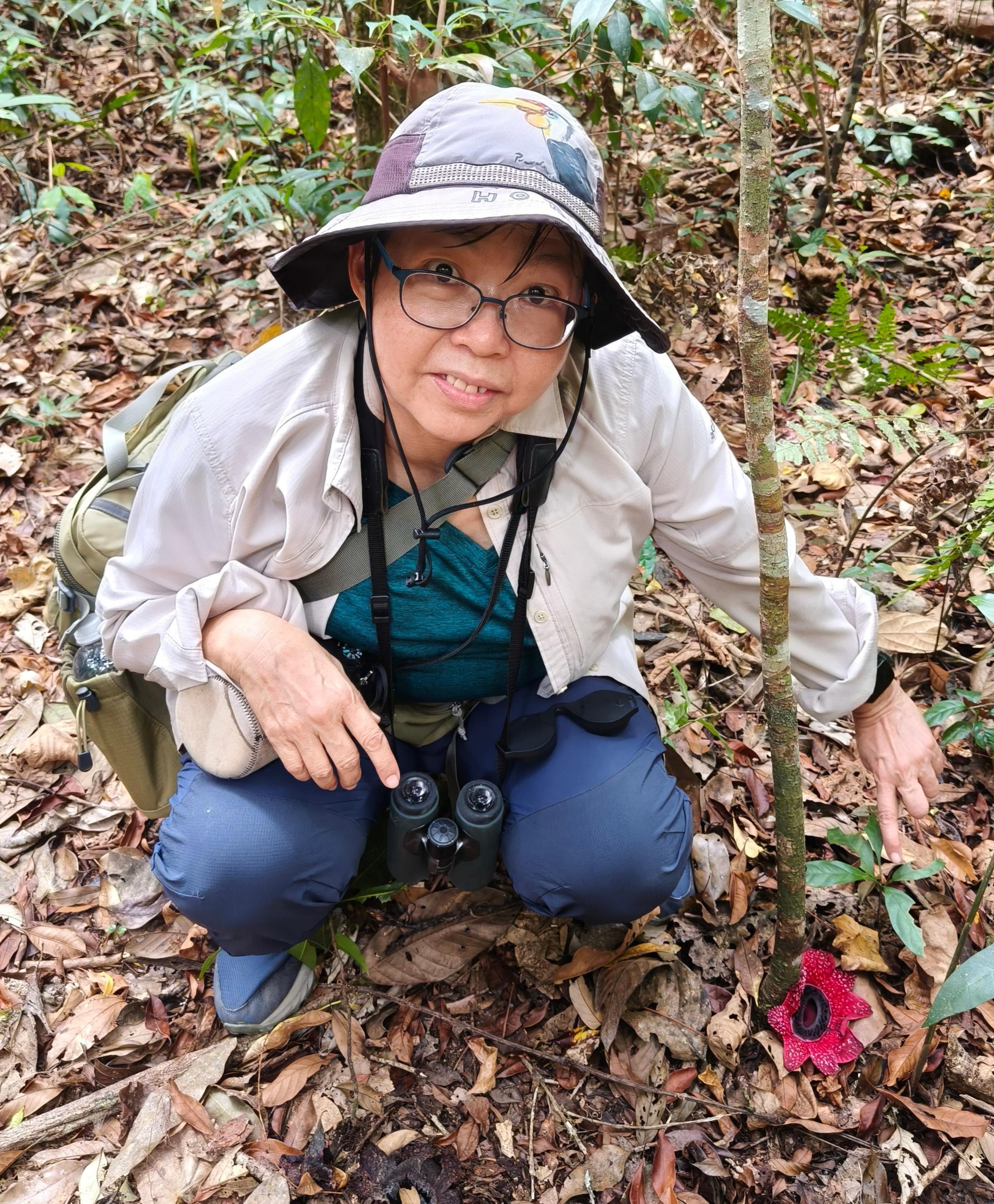 Bee Choo Strange in the field, with binoculars, observing nature